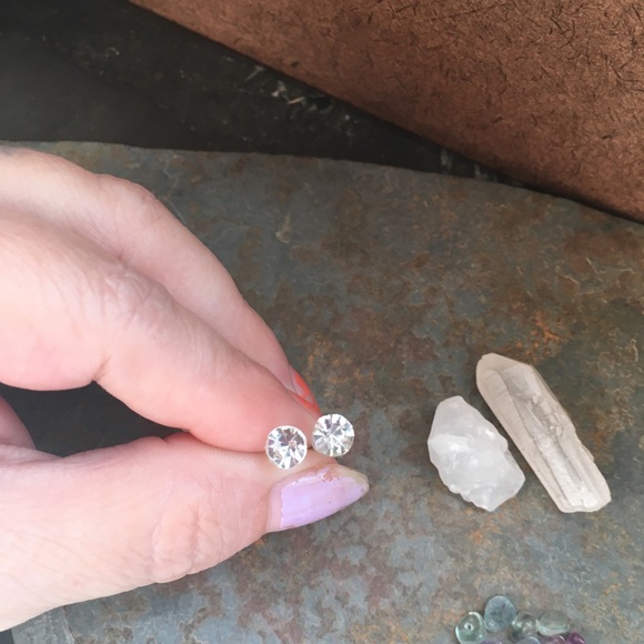 🎈Sale 🎈 2 for $10 NWOT April birthday Crystal look  earrings posts - Picture 1 of 5